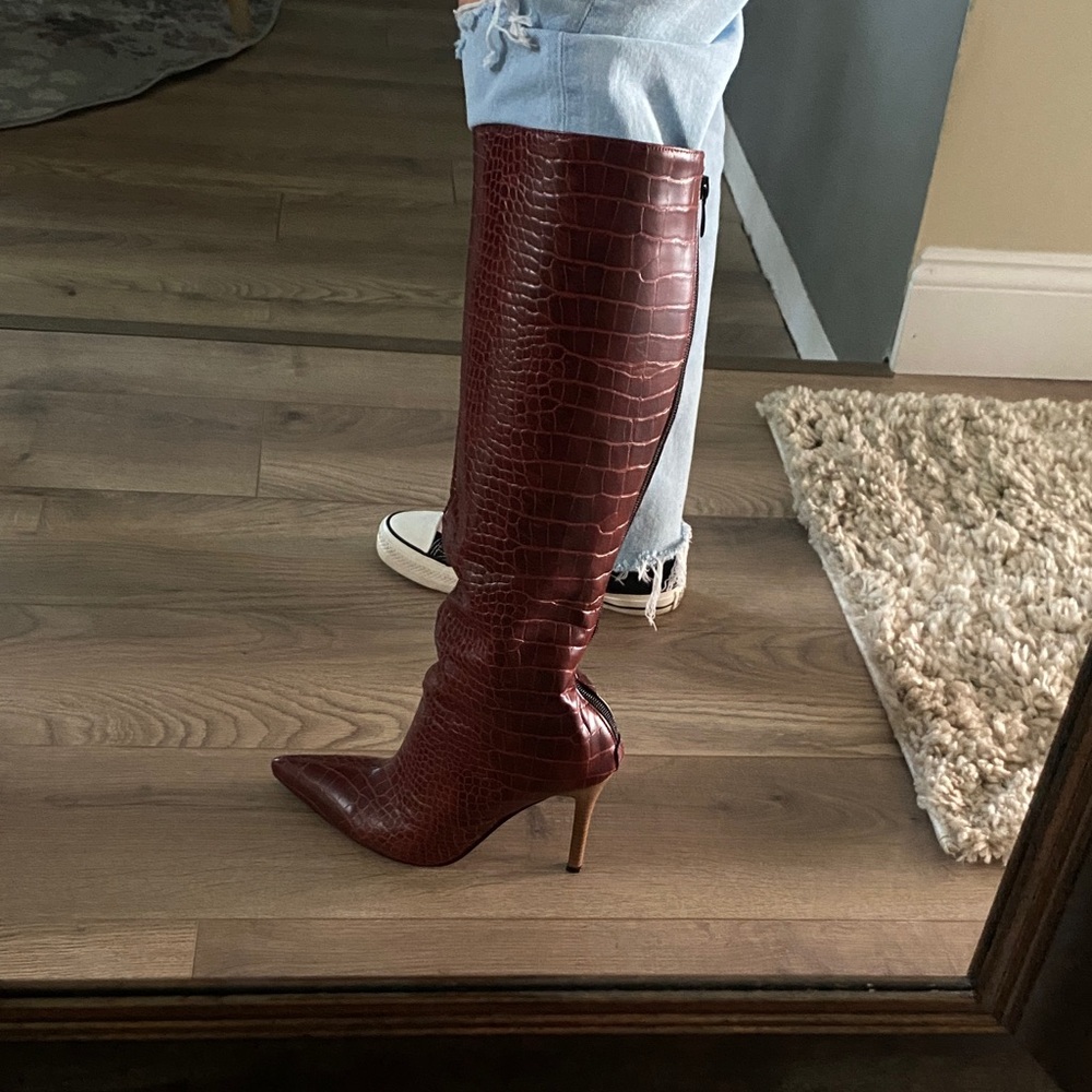Elegant Brown Croc-Embossed Knee-High Boots - Picture 7 of 13